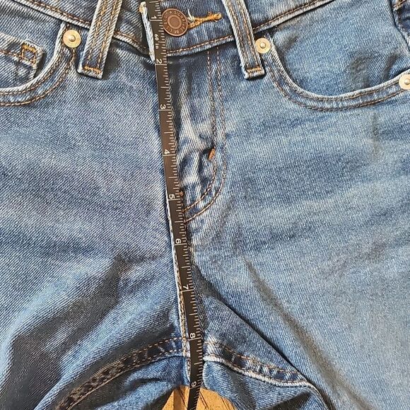 Levi Strauss denim shorts Size 8 - Picture 7 of 10